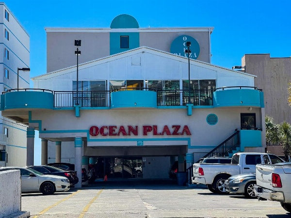 Ocean Plaza Motel image 1